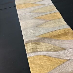 Table Runner Ivory And Gold/Pier 1/ Glitter Wave Metallic Embroidered 14" x 72"